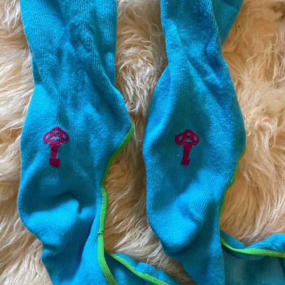 2 Pairs Key Socks - Picture 2 of 3